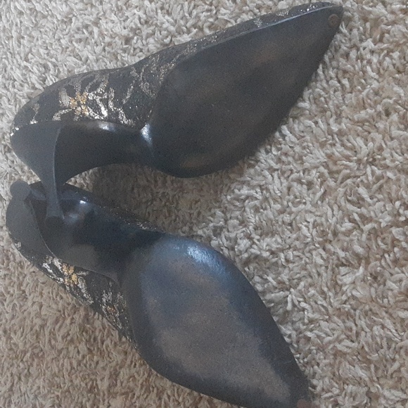 Shoes - Picture 3 of 4